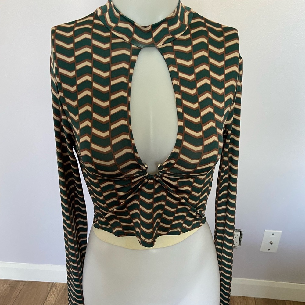 Long sleeve sweater with neckline 💎